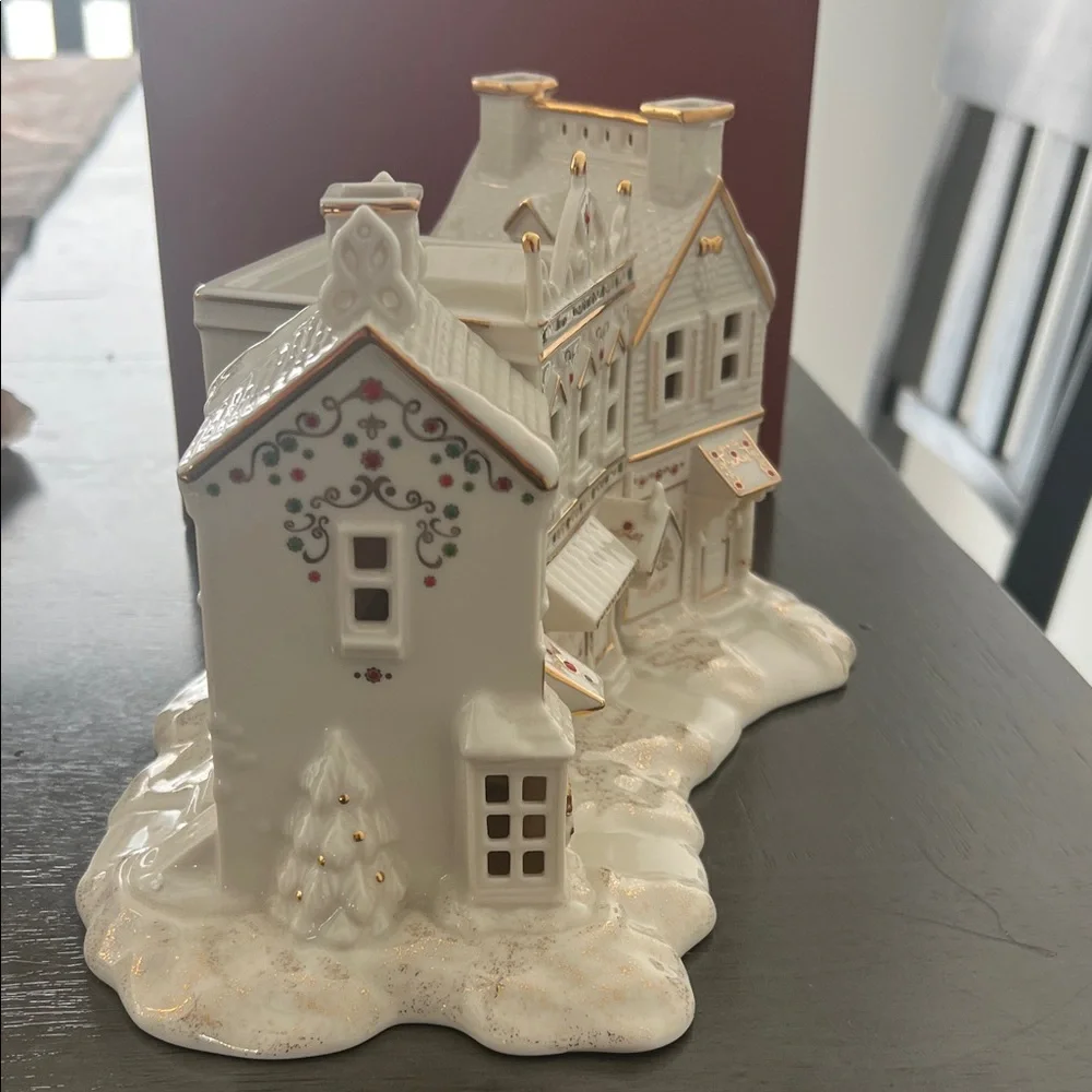 Lenox Mistletoe Park Apothecary, Bakery, and Barber shop - Picture 4 of 10